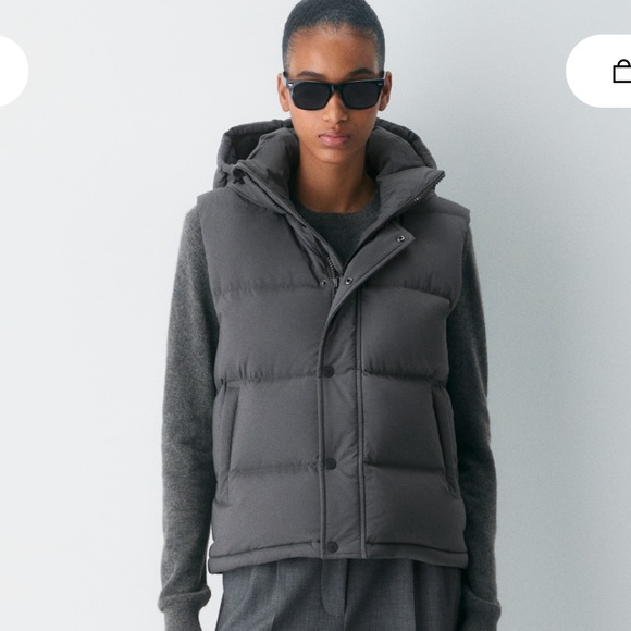 Aritzia Jackets & Blazers - Aritzia super puff Vest